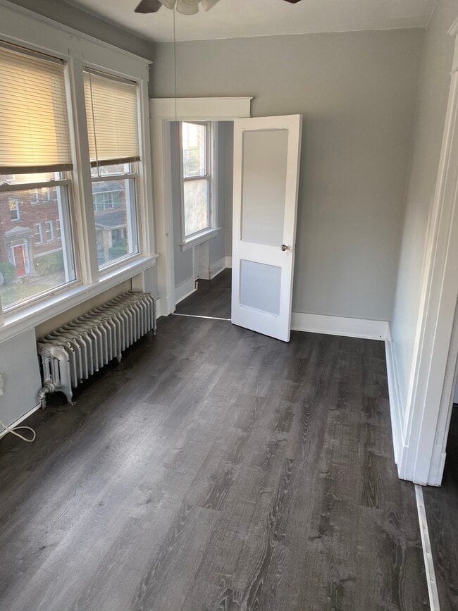 1500 Dormont Ave, Unit 2 in Pittsburgh, PA - Foto de edificio - Building Photo