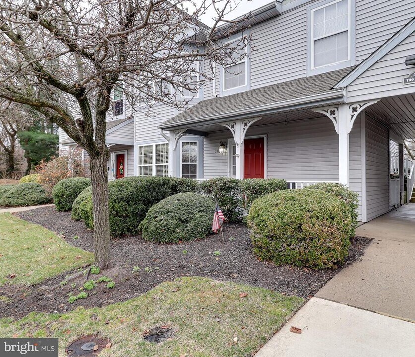 702 Sweetwater Dr in Cinnaminson, NJ - Building Photo