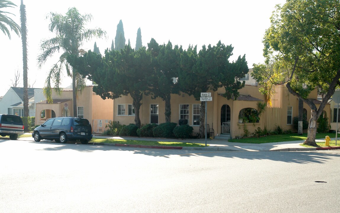520 E Acacia Ave in Glendale, CA - Building Photo