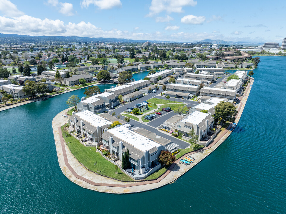 Isle Cove in Foster City, CA - Building Photo