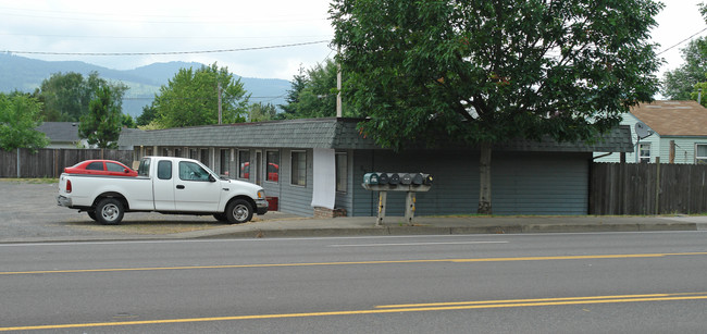 6750 Main St in Springfield, OR - Building Photo - Building Photo