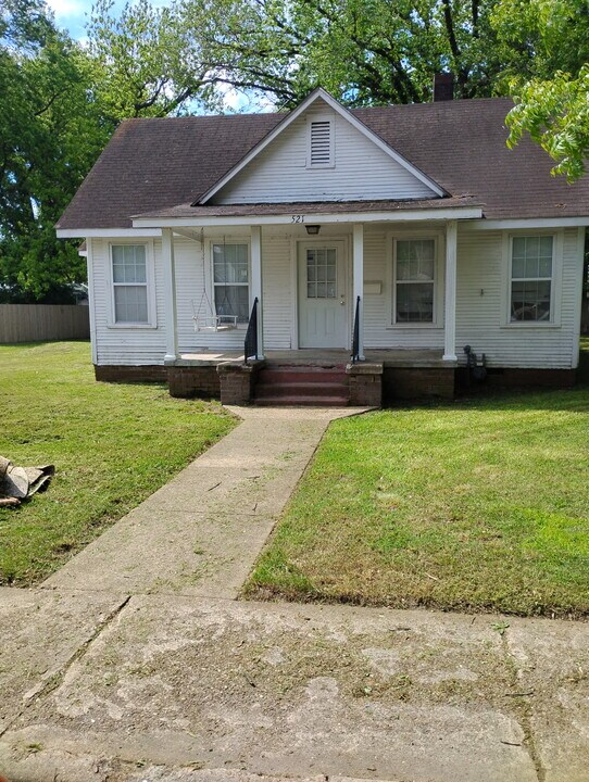 521 W Hale Ave in Osceola, AR - Building Photo