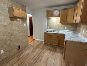 19005 Victor St in Roseville, MI - Building Photo - Building Photo