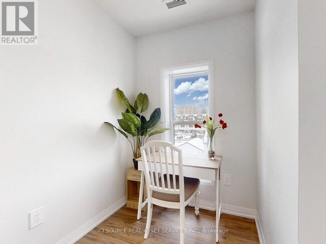 233 Dunlop St W in Barrie, ON - Building Photo - Building Photo