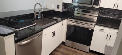 1590 S 42ND Cir, Unit 101 in Vero Beach, FL - Foto de edificio - Building Photo