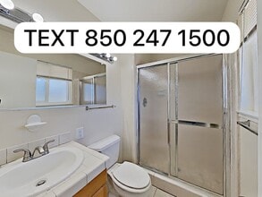4915 Verde Dr in Oceanside, CA - Foto de edificio - Building Photo