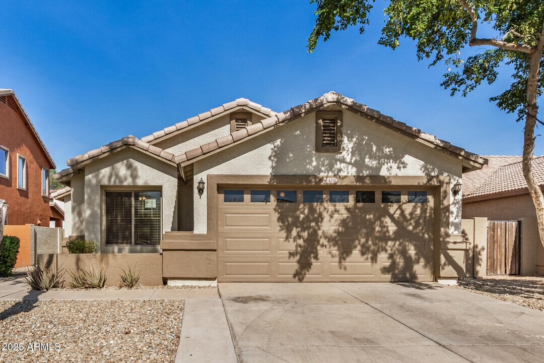 8218 W Superior Ave in Phoenix, AZ - Foto de edificio