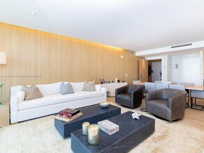360 Ocean Dr, Unit 304S in Key Biscayne, FL - Building Photo - Building Photo