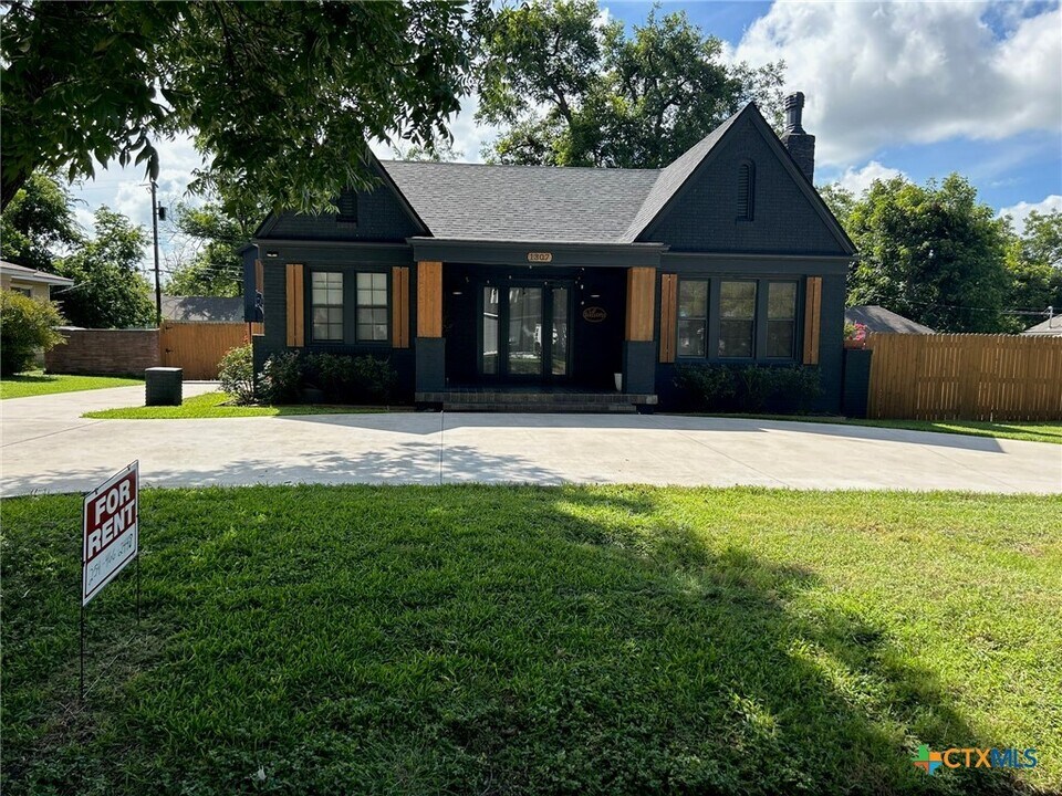 1307 N Main St in Temple, TX - Building Photo