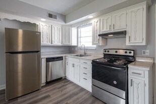 Axis at Rocket City in Huntsville, AL - Building Photo