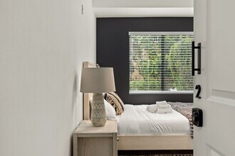1702 Malcolm Ave in Los Angeles, CA - Building Photo - Building Photo