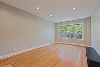 1446 W Pensacola Ave, Unit 1st in Chicago, IL - Foto de edificio - Building Photo