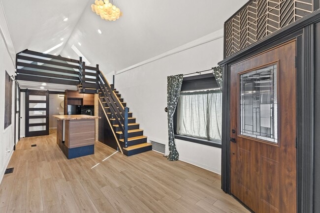 property at 2401 S Kinnickinnic Ave