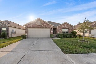634 W Fairway Lake Dr in Alvin, TX - Building Photo