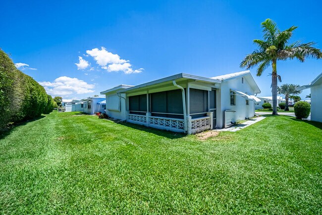 904 SW 24th St in Boynton Beach, FL - Building Photo - Building Photo