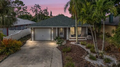 650 93rd Ave N in Naples, FL - Building Photo - Building Photo