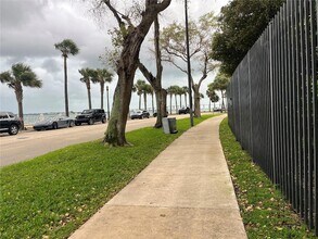 1408 Brickell Bay Dr, Unit 302 in Miami, FL - Building Photo - Building Photo