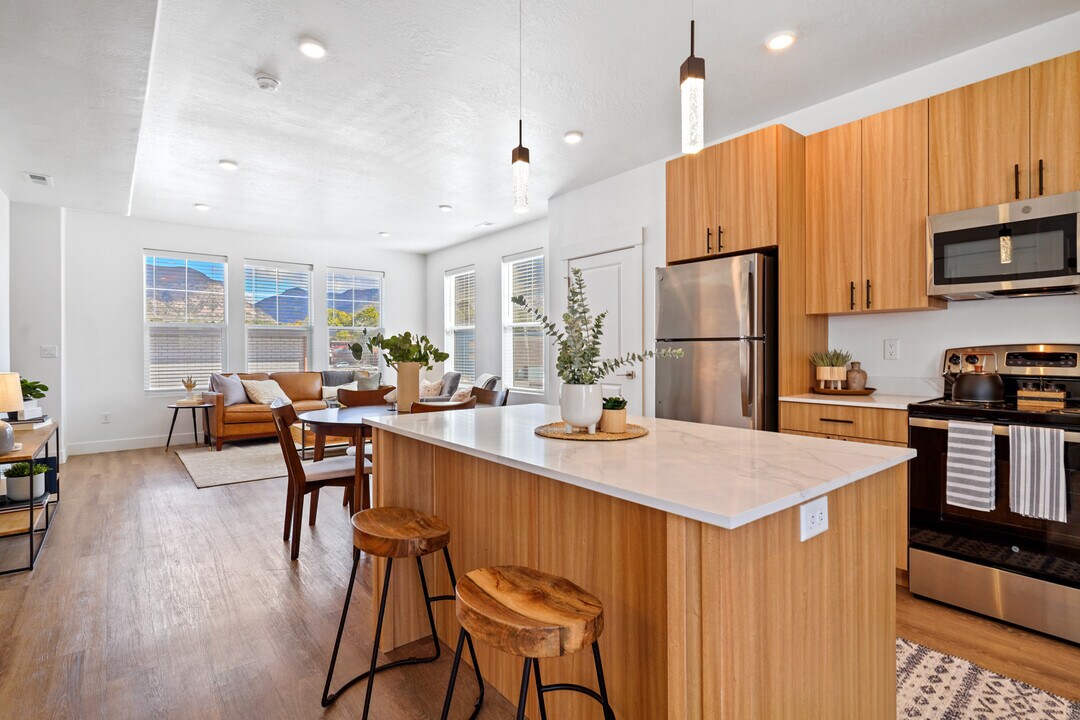 Current Townhomes in Ogden, UT - Foto de edificio