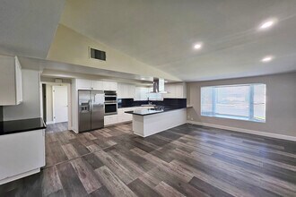 23526 Dolorosa St in Woodland Hills, CA - Foto de edificio - Building Photo