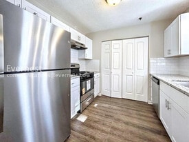 295 E Burns Ct SW in Marietta, GA - Building Photo