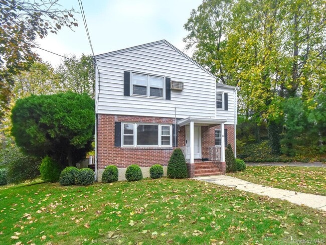 43 5th Ave in Port Washington, NY - Building Photo - Building Photo