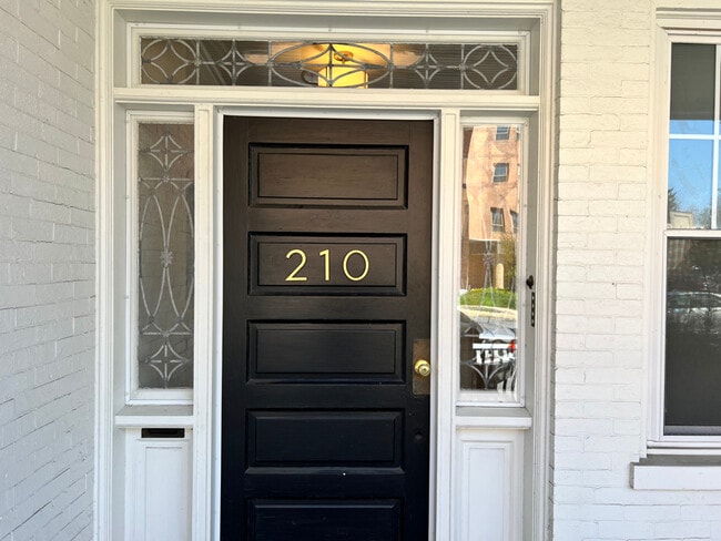 210 W Chestnut St in Lancaster, PA - Foto de edificio - Building Photo