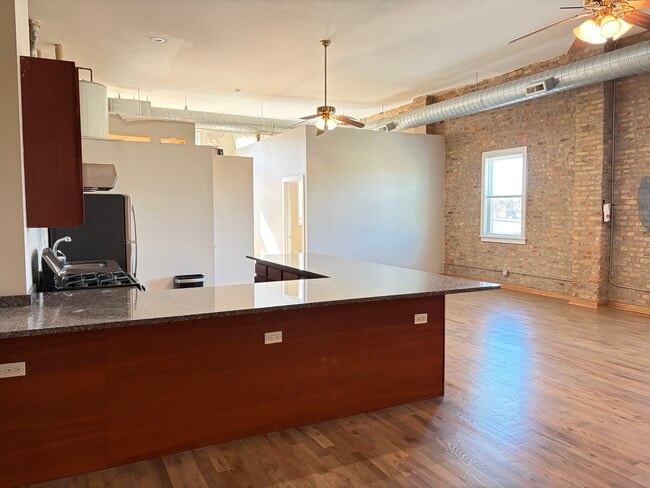 2727 S Archer Ave in Chicago, IL - Building Photo - Building Photo