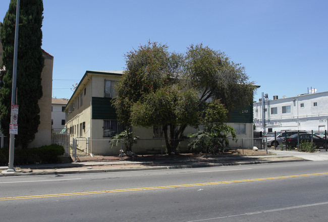 207 N Normandie Ave in Los Angeles, CA - Foto de edificio - Building Photo