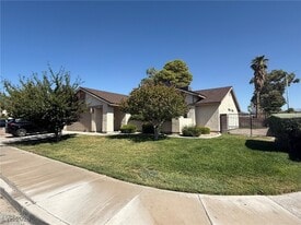 5300 W Alcazar Ct in Las Vegas, NV - Building Photo