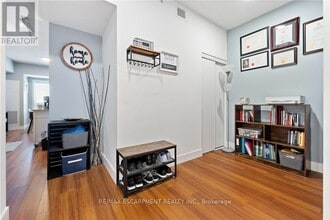 1 Wellington St in Brantford, ON - Building Photo - Building Photo