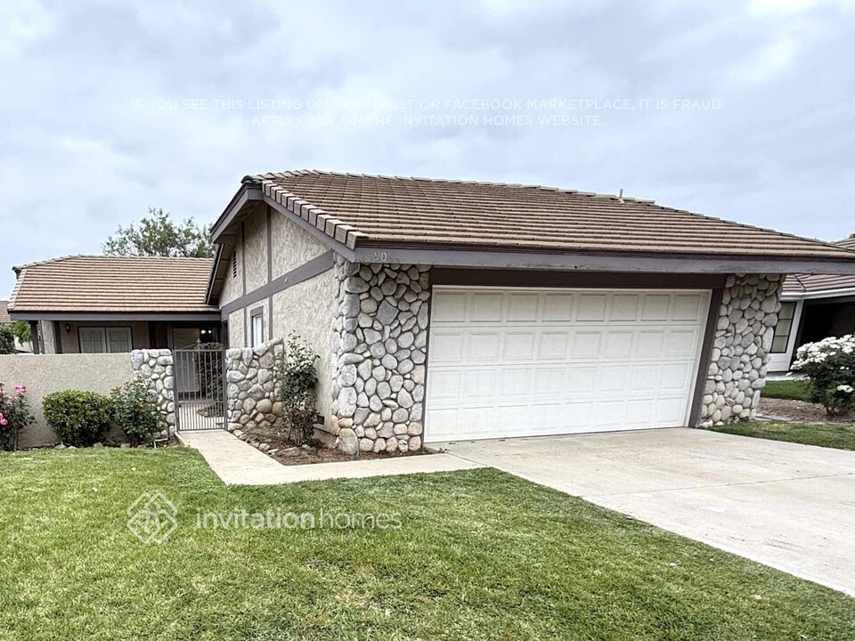 25906 Adolfo Ct in Santa Clarita, CA - Building Photo