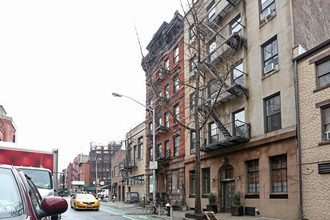 135 7th Ave in New York, NY - Building Photo - Building Photo