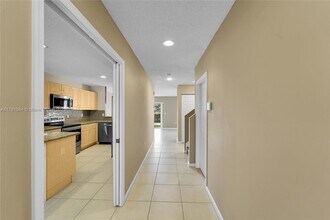 9840 NW 19th Pl in Sunrise, FL - Building Photo - Building Photo