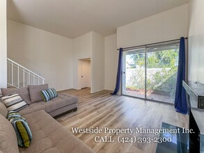 11730 Moorpark St in Los Angeles, CA - Foto de edificio - Building Photo