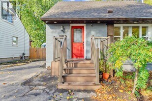 13 Lewis St in Hamilton, ON - Building Photo