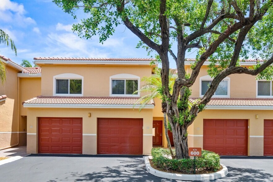 600 Scotia Dr in Hypoluxo, FL - Building Photo
