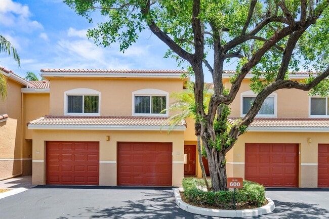 600 Scotia Dr, Unit 104 in Hypoluxo, FL - Foto de edificio - Building Photo