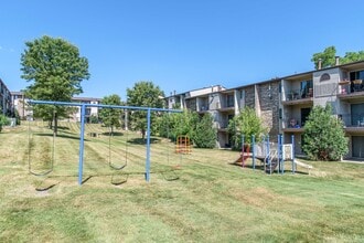Hillcrest / Park Place in Ann Arbor, MI - Foto de edificio - Building Photo