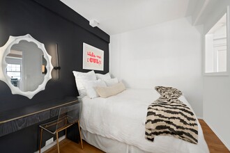45 Christopher St in New York, NY - Building Photo - Building Photo
