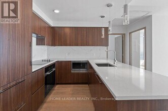 3 Concord Cityplace Wy in Toronto, ON - Building Photo - Building Photo