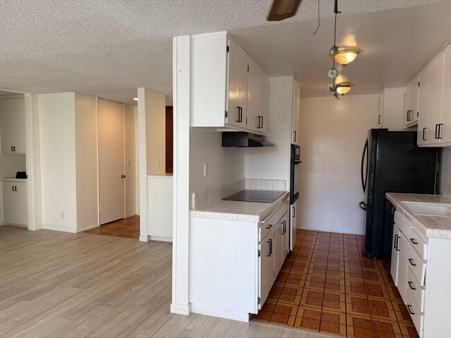 5900 Canterbury Dr, Unit A123 in Culver City, CA - Foto de edificio - Building Photo