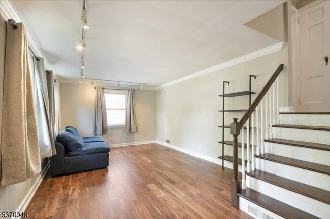 114 Henshaw Ave in Springfield, NJ - Building Photo - Building Photo