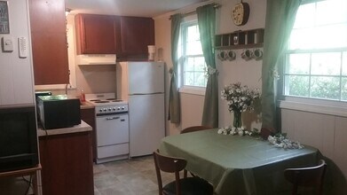 460 Rabbit Hop Rd, Unit Dogwood Suite in Spruce Pine, NC - Building Photo - Building Photo