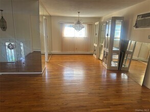 308 Essex St in West Babylon, NY - Building Photo - Building Photo