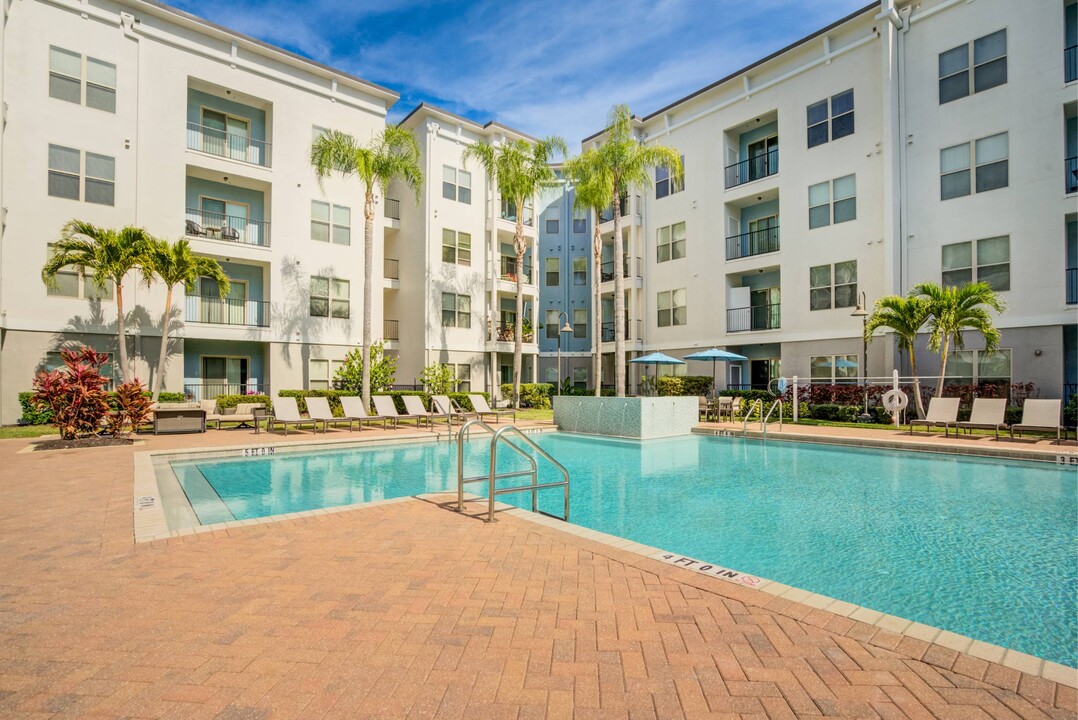 Millennium Westshore in Tampa, FL - Foto de edificio