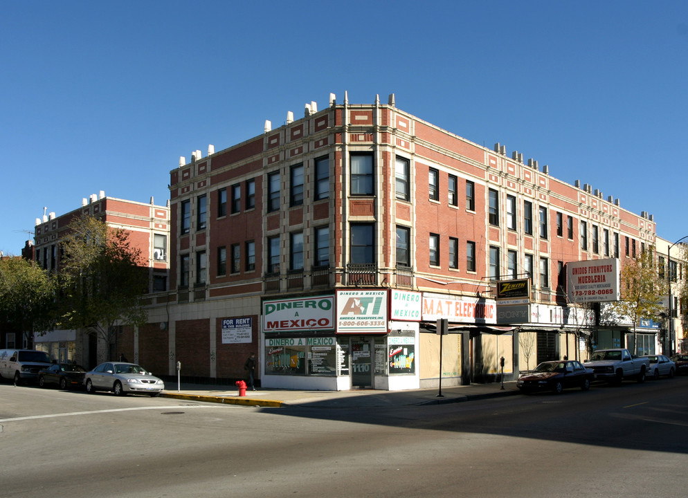 2715-2729 N Milwaukee Ave in Chicago, IL - Building Photo