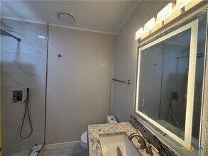 2502 E Poplar Ave in Victoria, TX - Building Photo - Building Photo