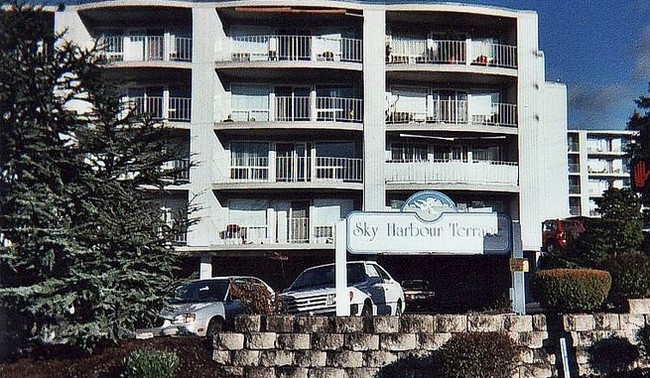 Sky Harbor Terrace in Seattle, WA - Building Photo - Building Photo