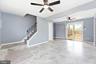 79 Edinshire Rd in Gloucester Township, NJ - Building Photo