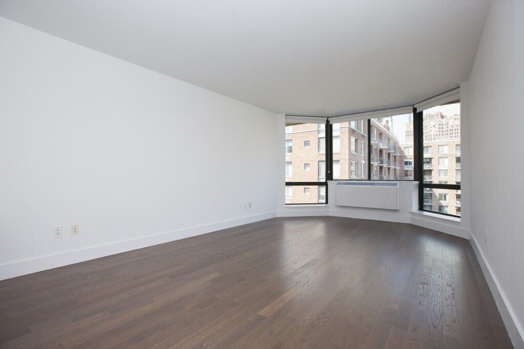 88 Battery Pl in New York, NY - Building Photo